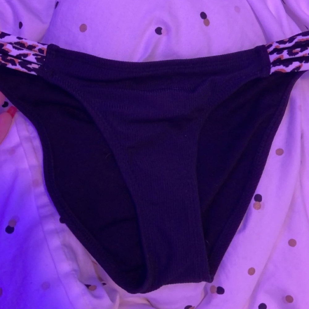 black and cheetah swimsuit bottoms